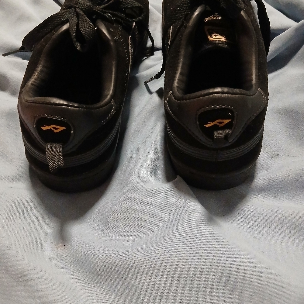 Heritage suede NWOT genuine leather air speed skateboarding sneakers. Size 7. - Picture 2 of 6